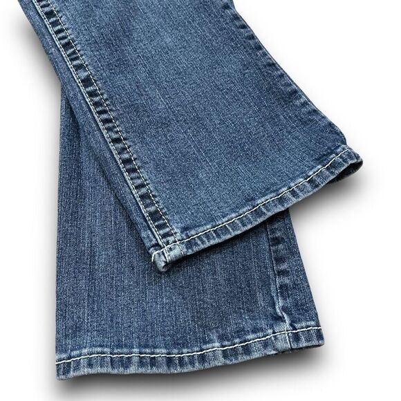 Maurices Medium Wash Curvy Easy Boot Jeans Women’s Size 3/4 Regular - Picture 4 of 8